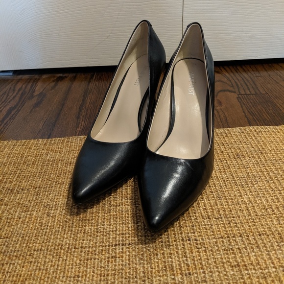 Nine West Black Leather Pointed Toe Pump - Picture 2 of 6